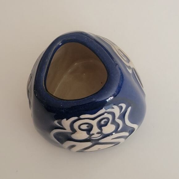 3 Wise Monkeys Hear Speak See No Evil Canadian Art Pottery Blue Vase Cup CPNP - Picture 4 of 8